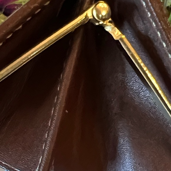 GUCCI Vintage GG Kiss Lock Coin Purse with Snap Detail - 2 compartments - Picture 8 of 11